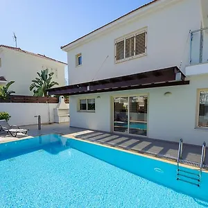 https://oceanview-villa-015.protaras-cy-hotels.com